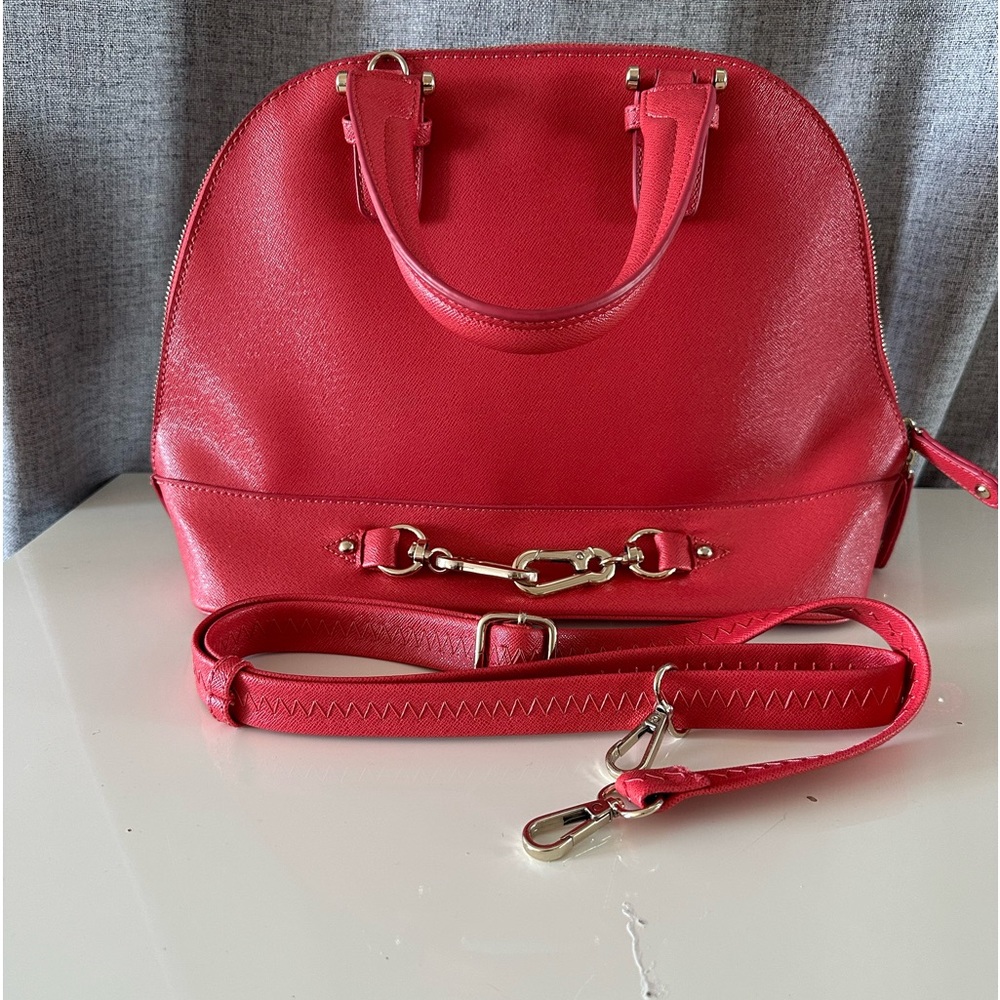 JustFab pink purse/ bag with detachable strap. Pre owned.